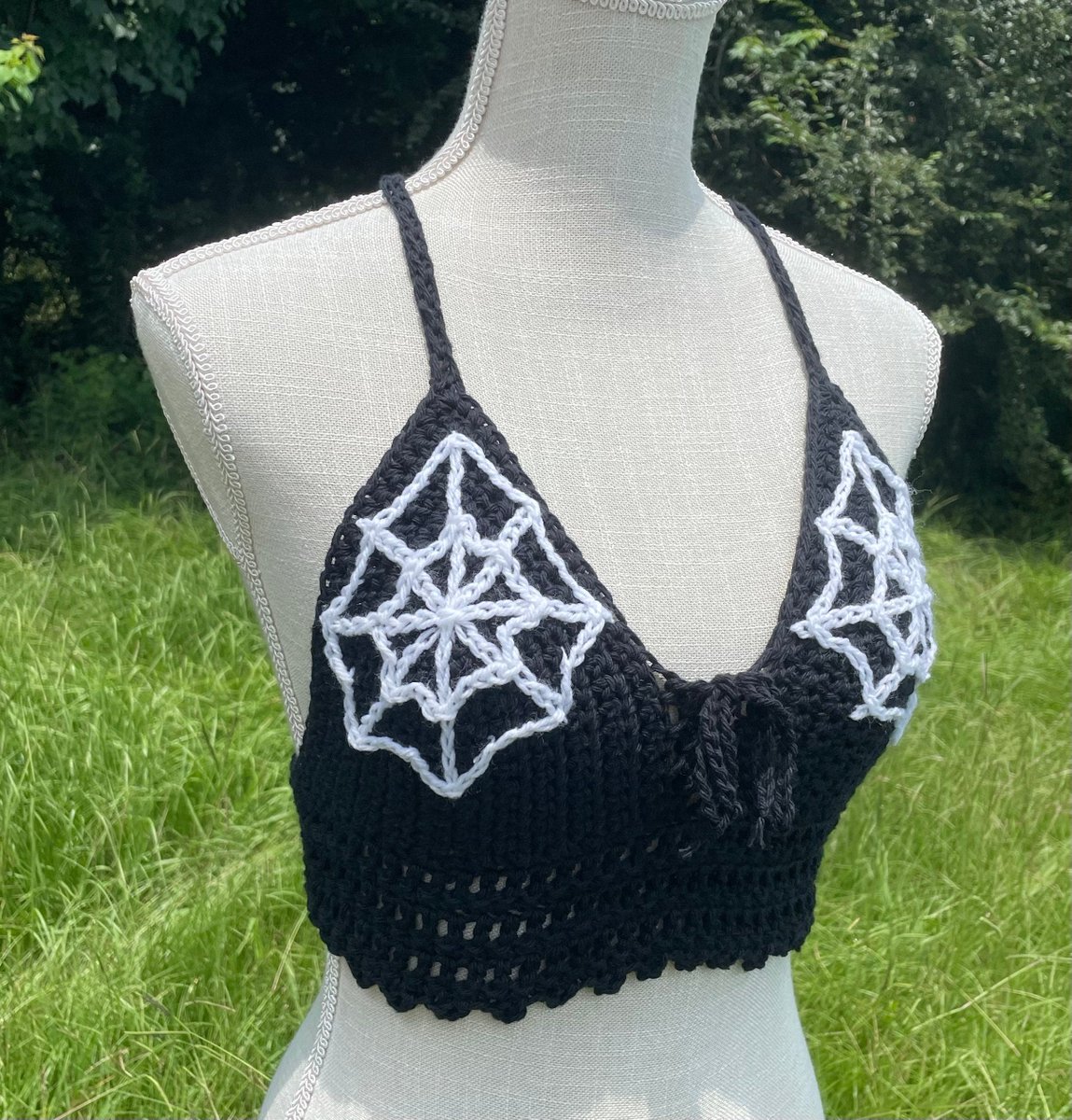 daisydaggerco's tweet photo. Spiderweb crochet top 🕸🖤

xs-5xl

#daisydaggerco #slowfashion
#alt #cottagecore #whimsigoth #cottagegoth #pastelgoth #fairygoth #spooky #halloween https://t.co/NFLoQhJiWq