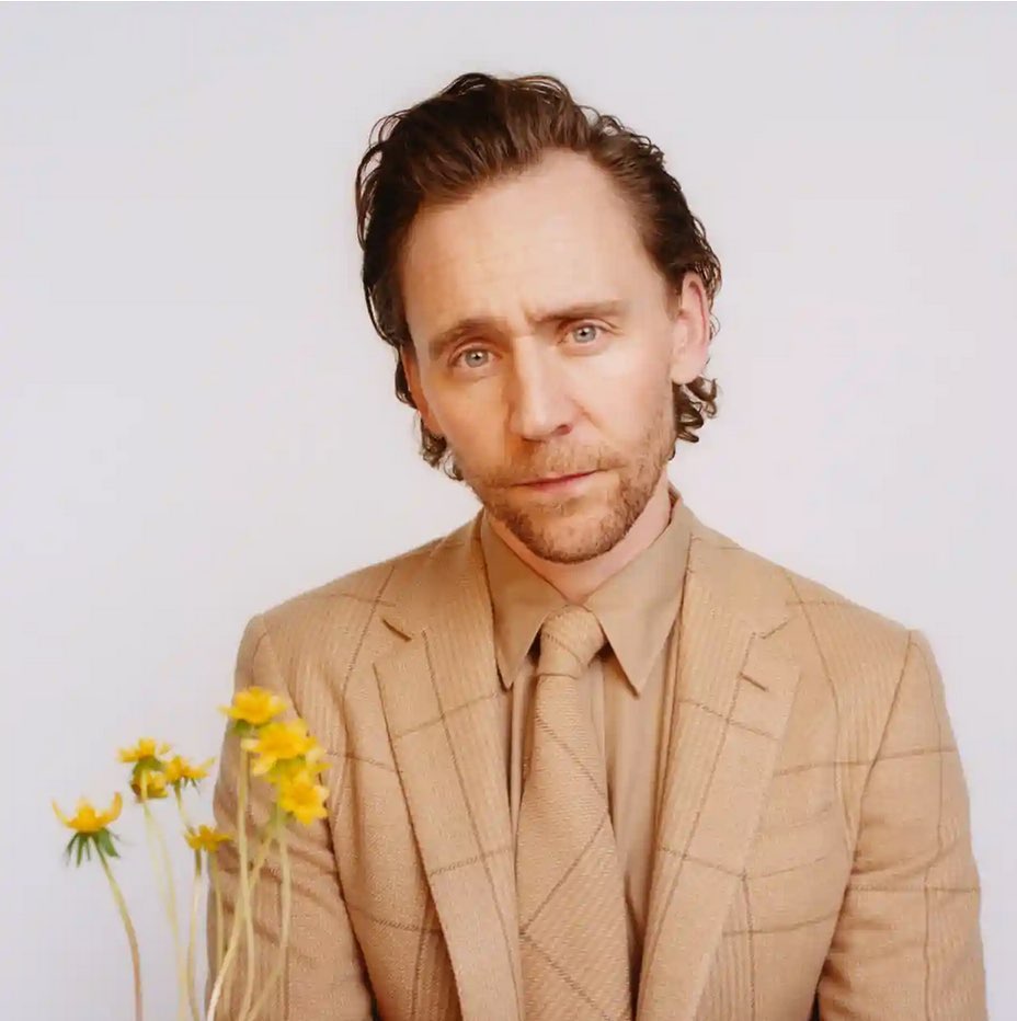 bestoftwh's tweet photo. NEW: Tom Hiddleston for Guardian Saturday. https://t.co/OOUSIaXohE