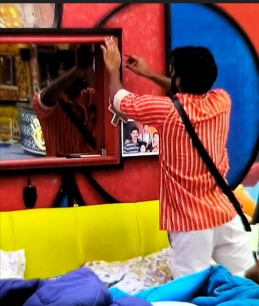 Unlucky_raju's tweet photo. #AnchorShiva to himself 

Idhi chusi Gurthochi Gurthochii adali Ra Shiva 🔥🔥🔥

He finds positive in negative thing also 😉

#Anchorshiva
#Bindumadhavi
#Biggbossnonstop 
#Disneyplustel
#Biggbosstelugu https://t.co/88PSM60v8Z https://t.co/4llnO9kfFZ