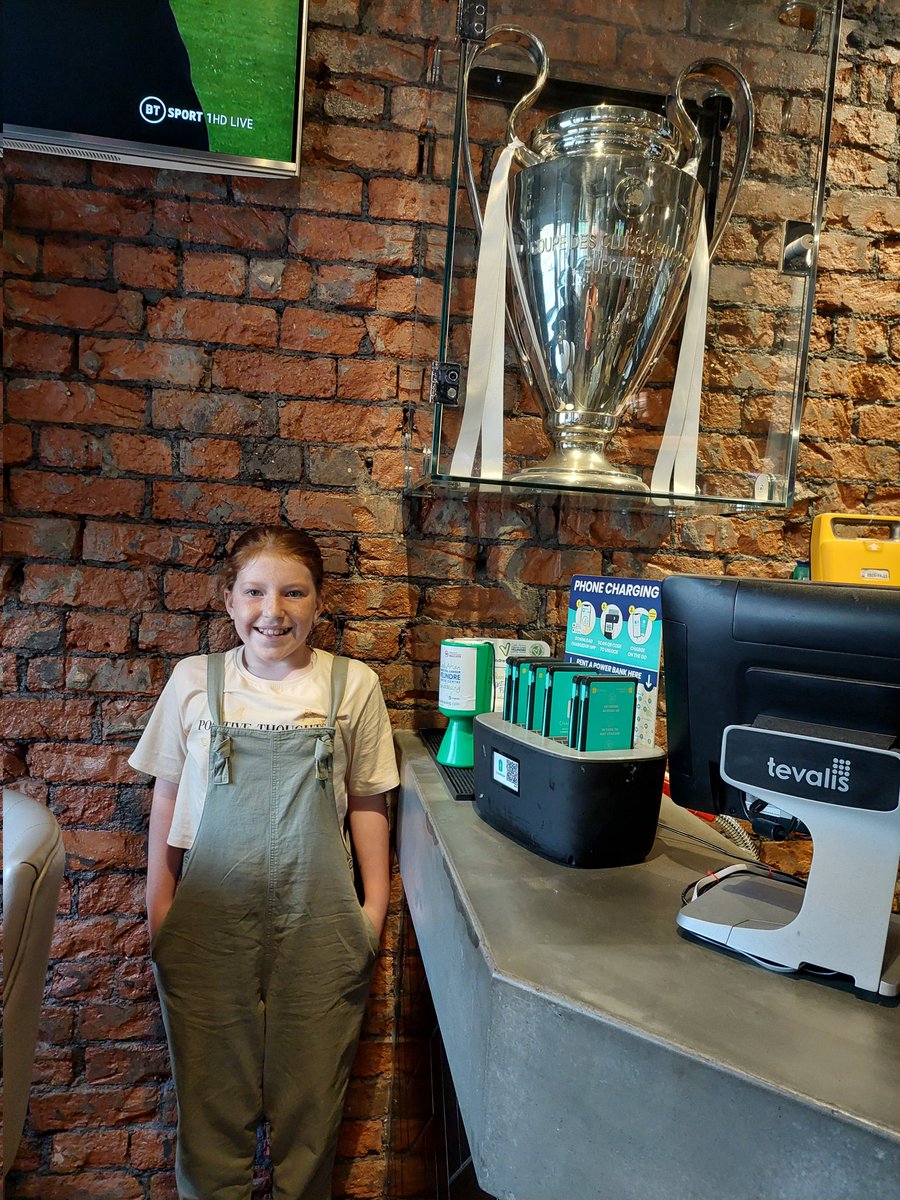 sarge1197's tweet photo. @GarethBale11 in elevens in Cardiff. Can't get my daughter out https://t.co/s8qaRlOMjX