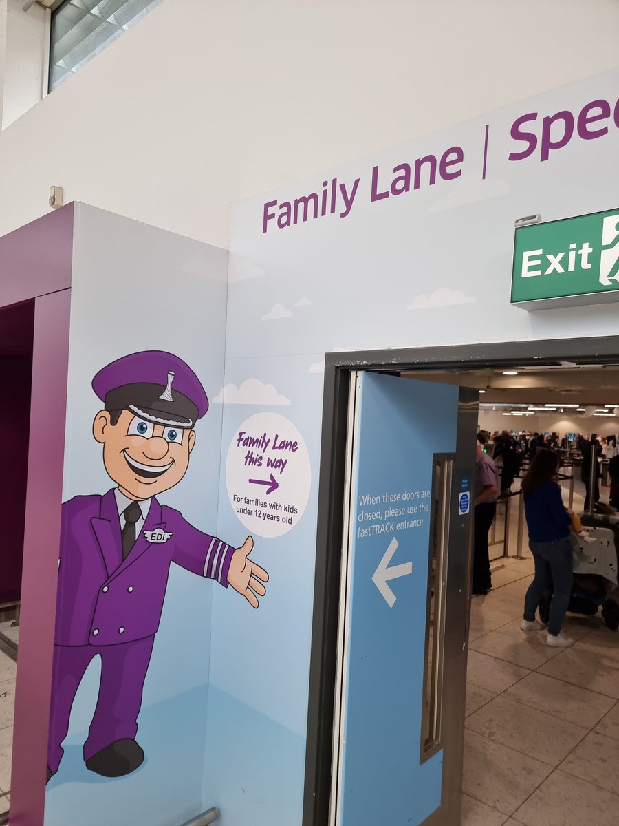 Beste uitvinding ooit op luchthaven van Edinburgh. Maakt reizen voor ouders met kleine kinderen zoveel minder stressvol. Zorgde ervoor dat we de baby niet in de rij hoefde te verschonen en te voeden zoals op <a href="/Schiphol/">Amsterdam Airport Schiphol</a> vorige week. Misschien een idee?