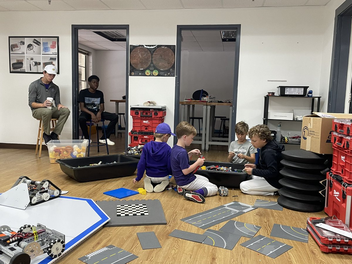 DarlingtonIT's tweet photo. It’s a fun morning @DarlingtonTiger! Personalized #MakerParty with members of the #DarTechTeam! https://t.co/xX9cAZcrsi