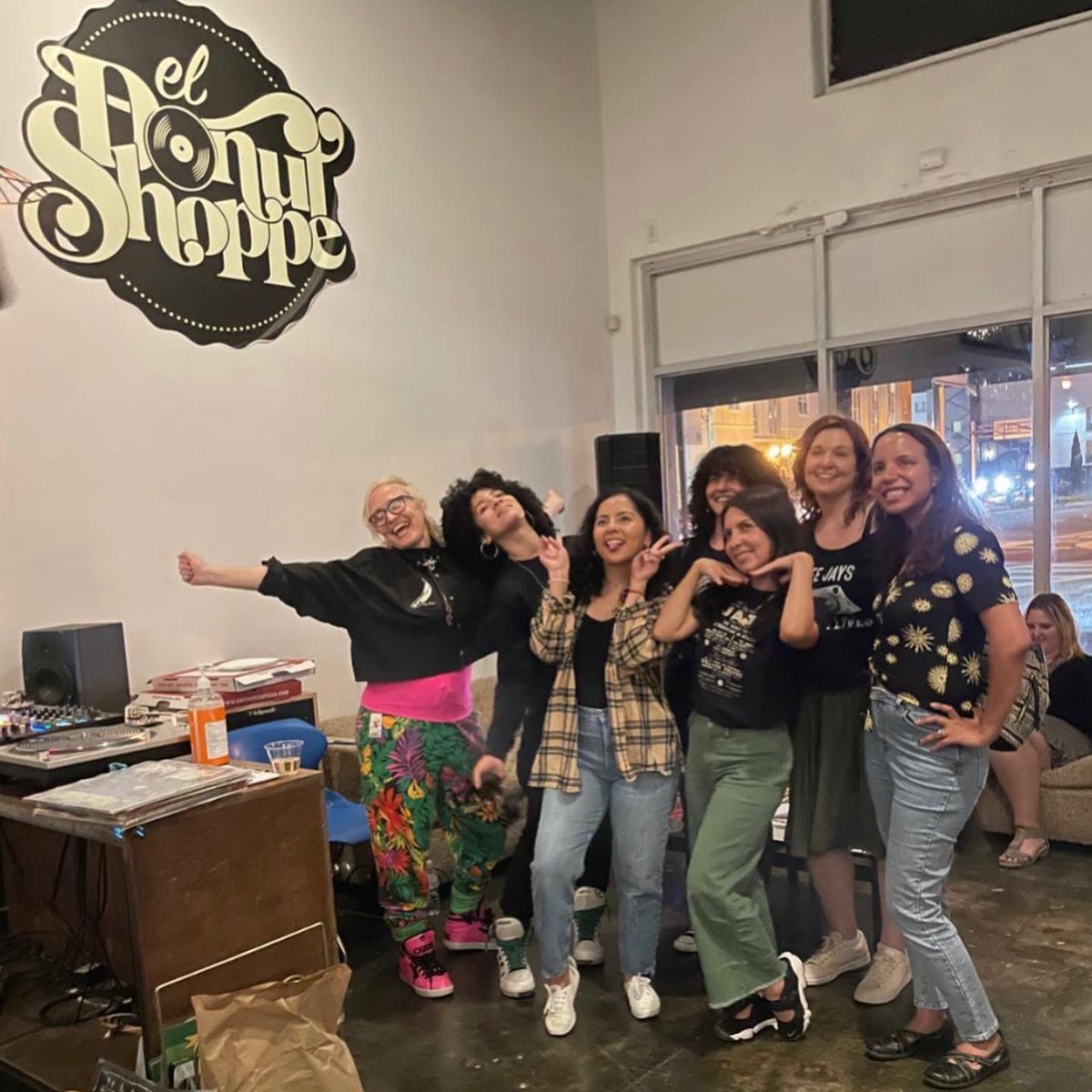 eightieslvchild's tweet photo. Last 🌙 was cool AF spinning records with my sistas in #vinyl 💟#vibrantthings https://t.co/ruJBZXnFq0
