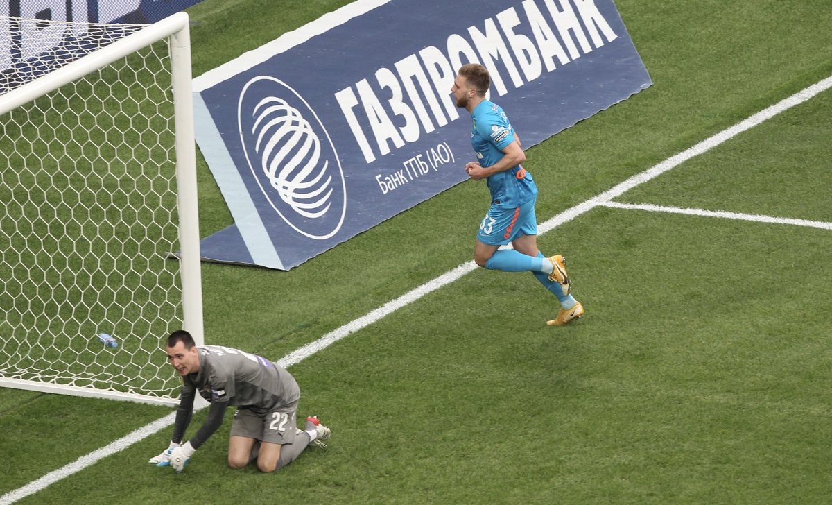 zenit_spb's tweet photo. 13 - ИВААААН СЕРГЕЕВ! 1:0! #ЗенитХимки https://t.co/zVkR9fHThl
