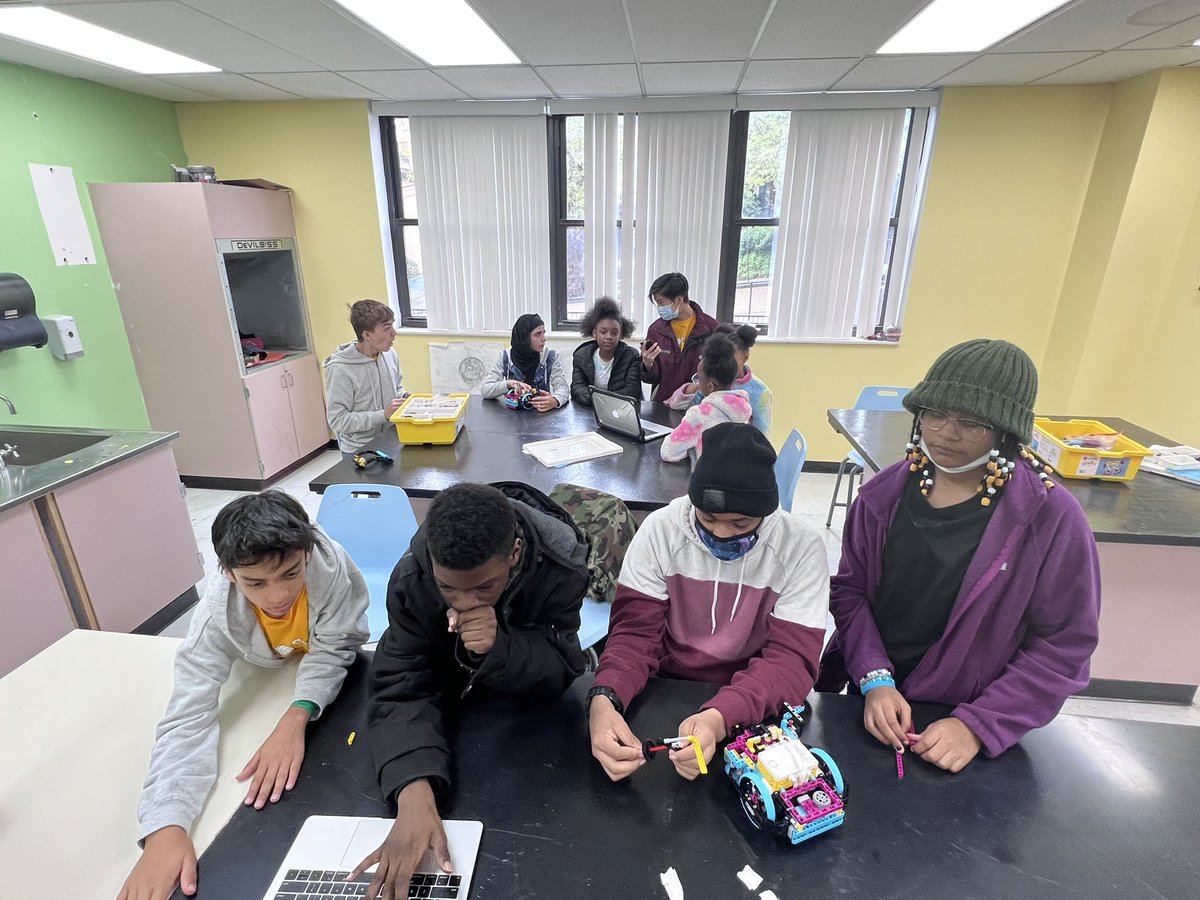 DukesSupINT's tweet photo. What a great ending to @DukeCitySD and @firstlegoleague! Can’t wait until the fall to start up again! This has been just a wonderful experience for all! @LeadershipPgh @MichelleStow85 @BstowellActor #marcieyunkun #learningonsaturday https://t.co/qVR7O7VRJz