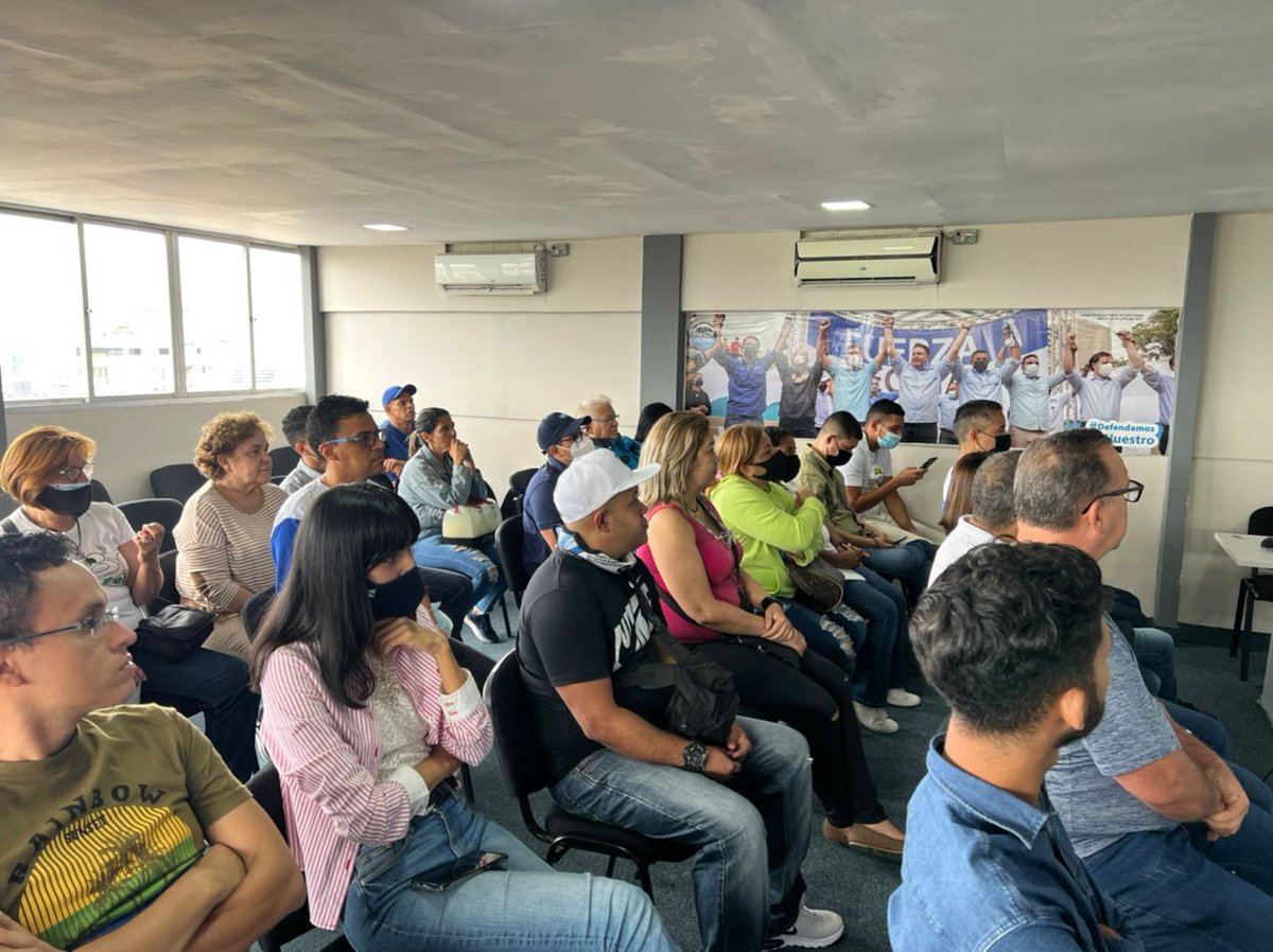 gonzalezfoscar's tweet photo. #7May Hoy, junto a todo el equipo de trabajo, realizando el 4to. y 5to. Módulo del Programa de Formación y Capacitación Política de nuestro partido @fuerzavecinalchacao, dirigido por los colegas politólogos @luisaguilarve y @castillomolleda https://t.co/nwAHDqBiIm