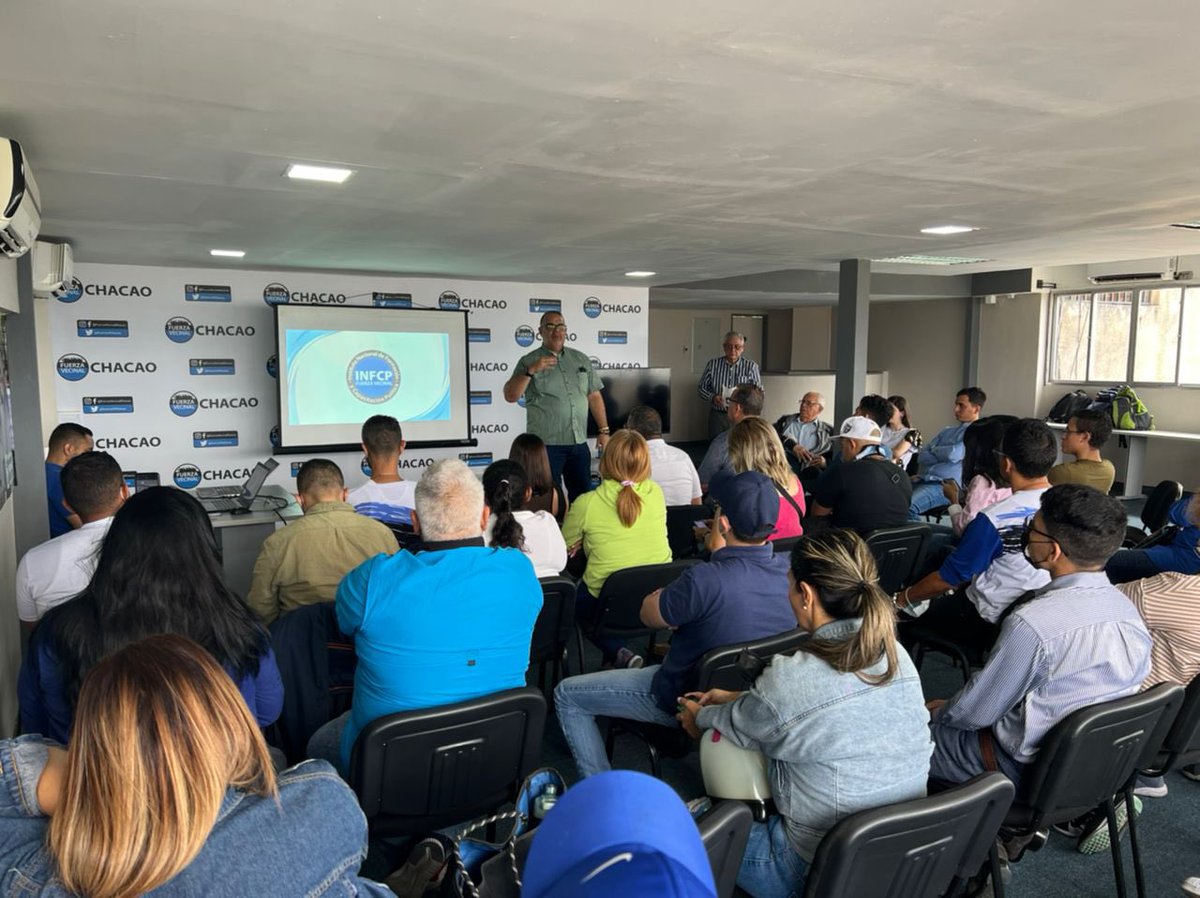 gonzalezfoscar's tweet photo. #7May Hoy, junto a todo el equipo de trabajo, realizando el 4to. y 5to. Módulo del Programa de Formación y Capacitación Política de nuestro partido @fuerzavecinalchacao, dirigido por los colegas politólogos @luisaguilarve y @castillomolleda https://t.co/nwAHDqBiIm