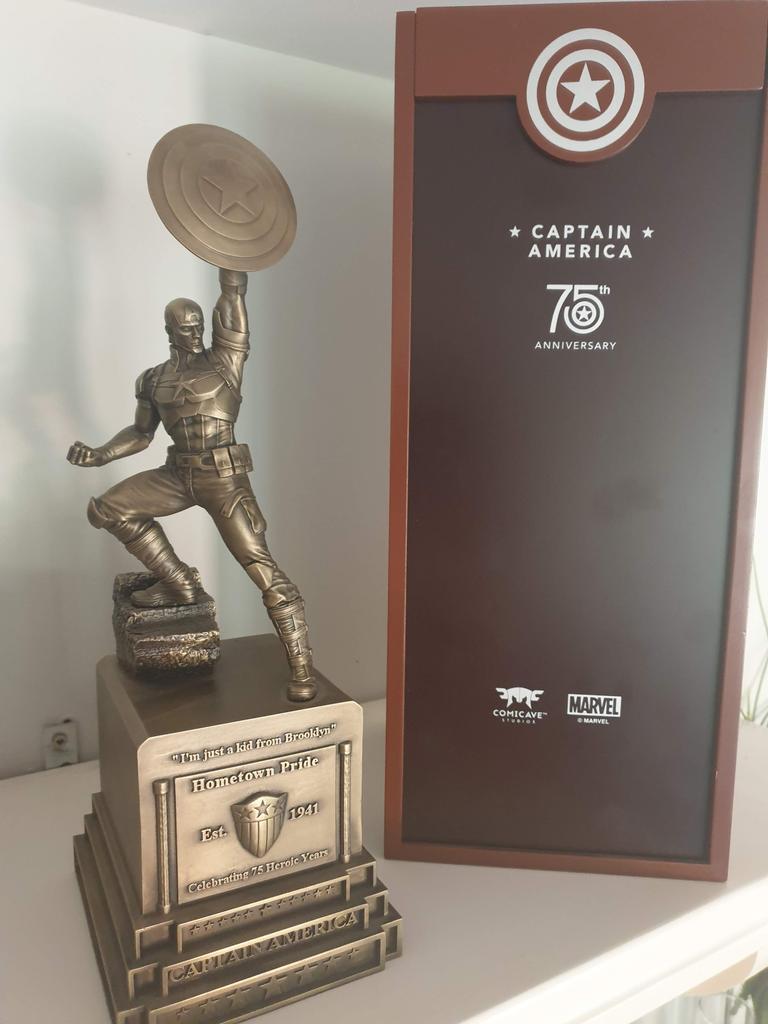 JorgeFoley1977's tweet photo. Ha vuelto a casa....antes de Navidad. #CapitanAmerica 75Th Anniversary Bronce Statue by #comiccave #Marvel https://t.co/WJM5Pd5B5h