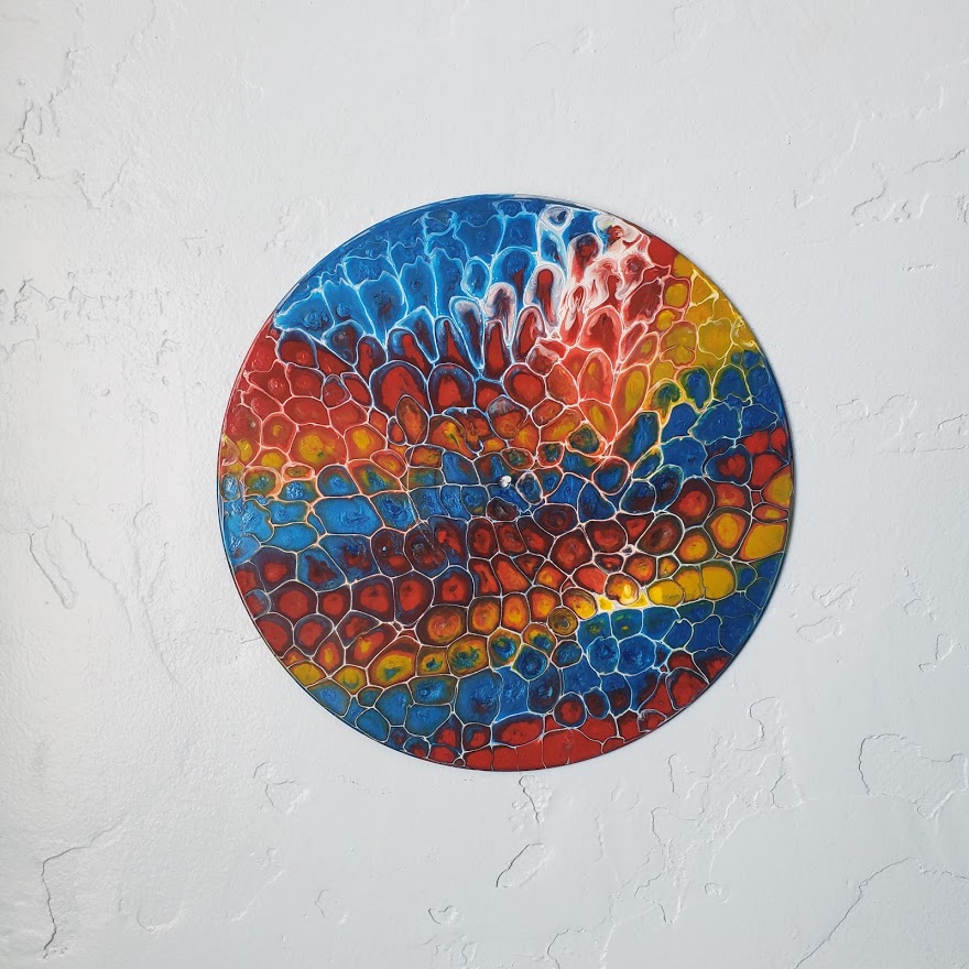 ShinySecretChic's tweet photo. Wall art on an upcycled vinyl record! 😍 https://t.co/kuDjKXsRXS