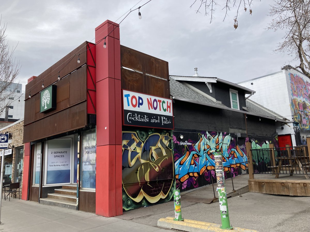 AlanZakrison's tweet image. 1/2 
Residents of @HillhurstSunny will recognize this building as being the recent home of Oak Tree Tavern.
The middle section was once a home, occupied by realtor Fred Paine, who listed it for sale in 1929, before the stock market crash.
It didn't sell.