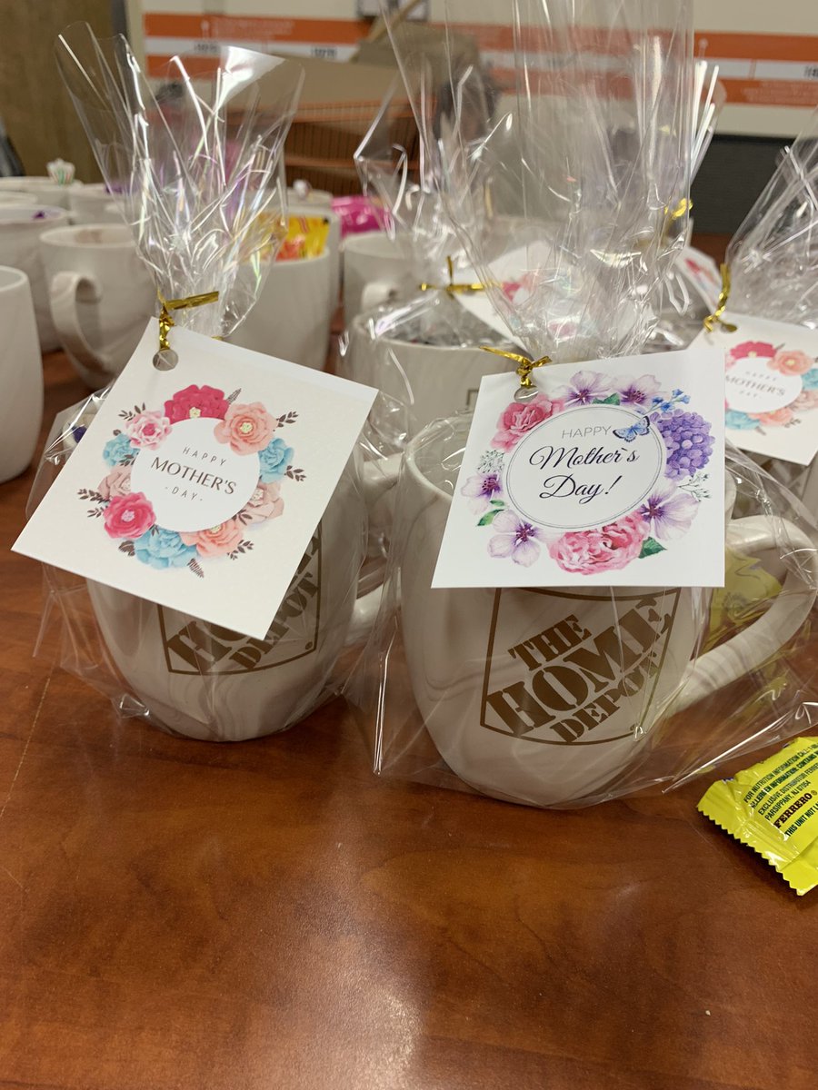 mariaS_depot's tweet photo. About to make Mother’s Day just a little bit more sweeter for all the ladies at 0976! We appreciate you everyday ! #mothersday #njmetro #momsmaketheworldgoround https://t.co/6HCvrarGDs