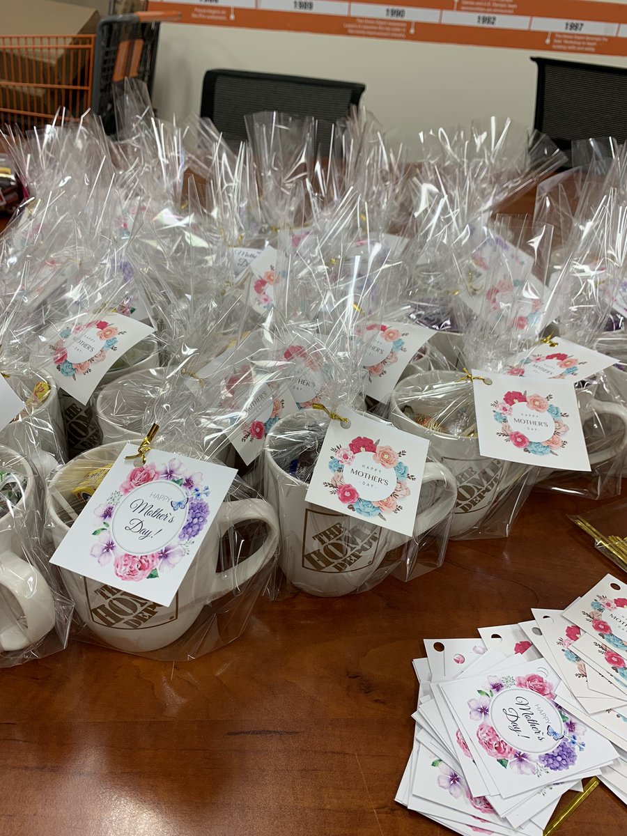 mariaS_depot's tweet photo. About to make Mother’s Day just a little bit more sweeter for all the ladies at 0976! We appreciate you everyday ! #mothersday #njmetro #momsmaketheworldgoround https://t.co/6HCvrarGDs