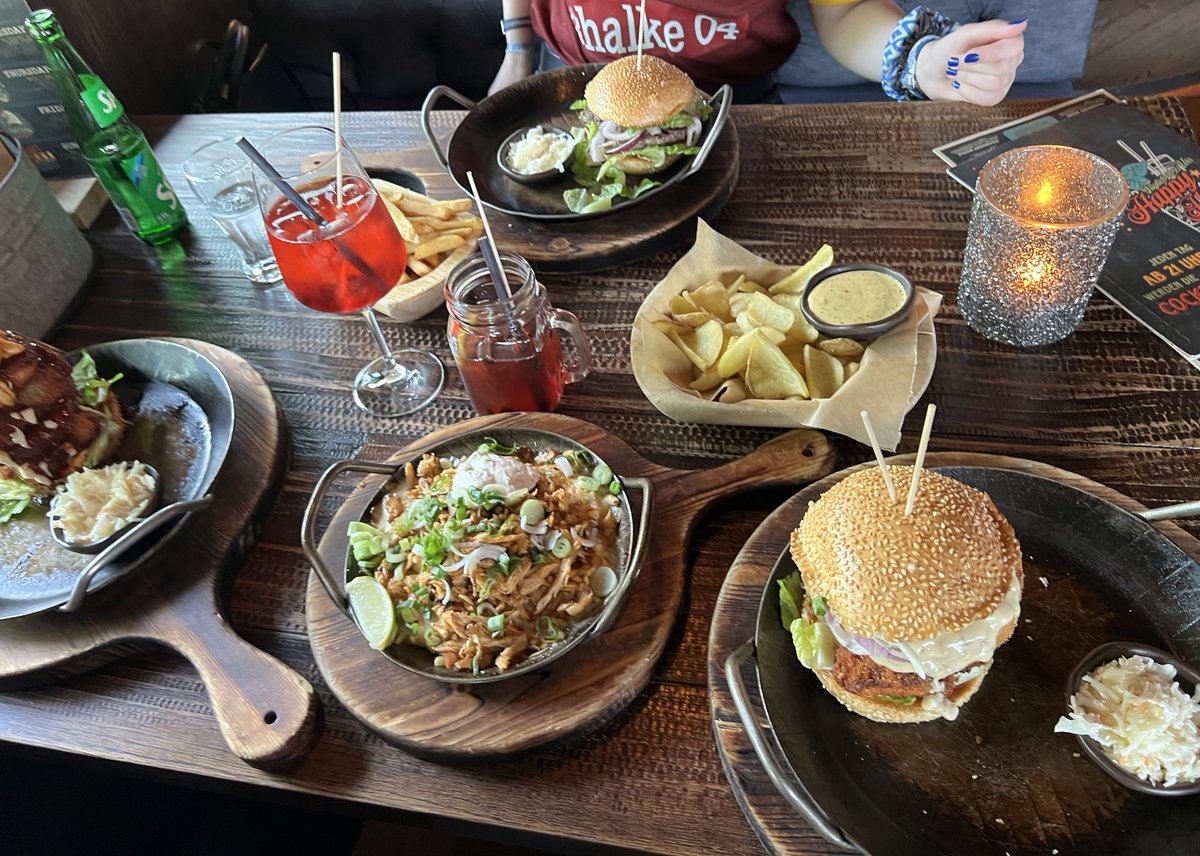 Zopo_Chan's tweet photo. Gibt es etwas geileres als Essen?! #Timberjacks https://t.co/rmNQMCm6ls