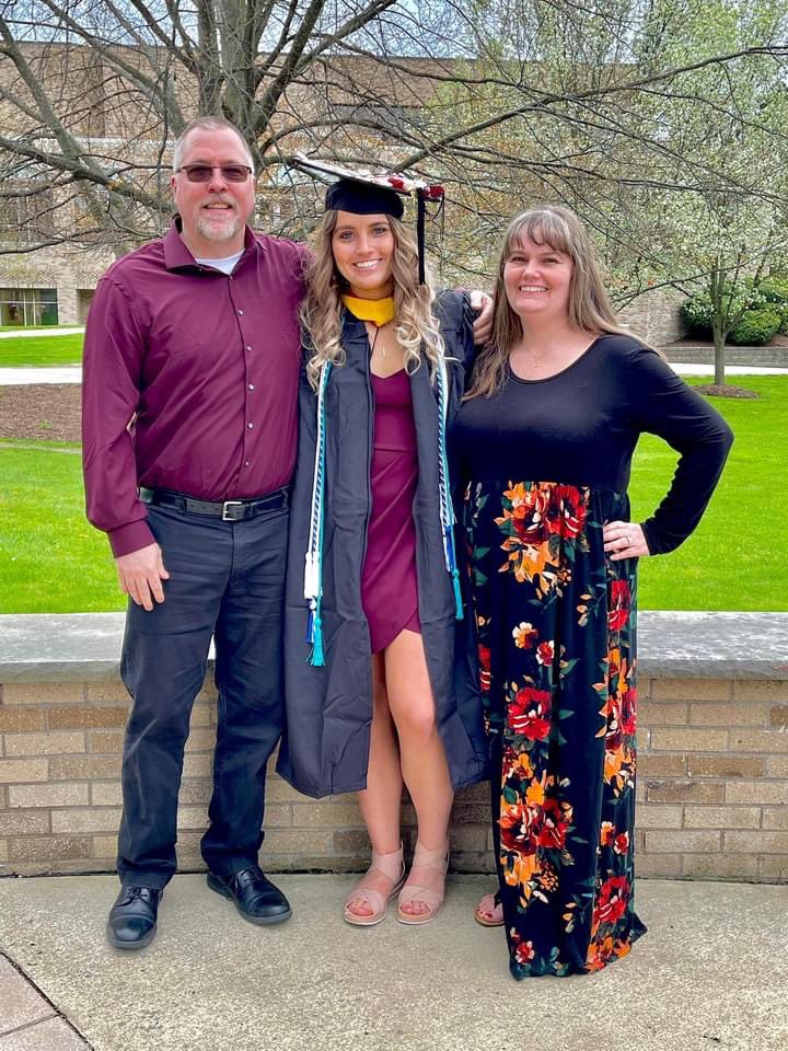 CalMumHoops's tweet photo. 🎓COLLEGE GRADUATES🎓

Congratulations to 2018 grads Makenzie Wilson and Ian Lenhardt on their graduation from St. John Fisher College!!!

#CalMumHoops | @Mak__Wilson @ian_lenhardt https://t.co/uqe0H62bTY