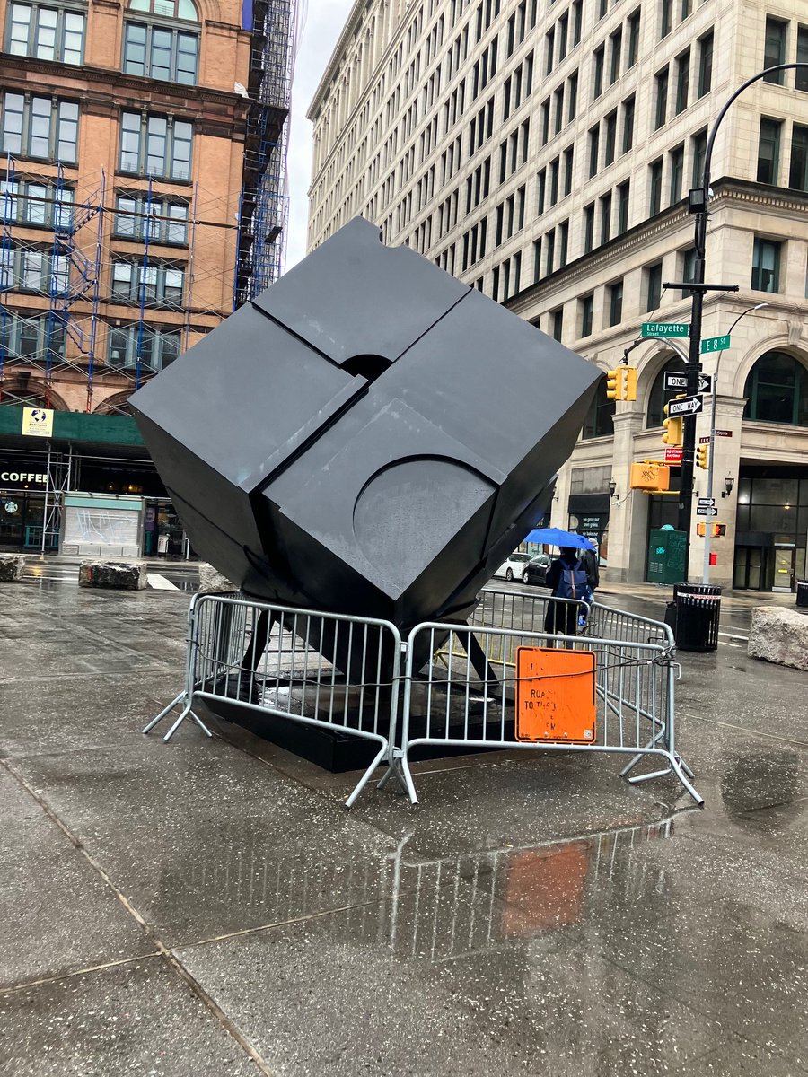 evgrieve's tweet photo. The Cube/Alamo on Astor Place has been behind barricades since late last year. The spinning mechanism is not working. The @NYC_DOT added support brackets last month. The barricades will then be removed, but there's no word on when it might spin once again. https://t.co/2u2biHbj3R