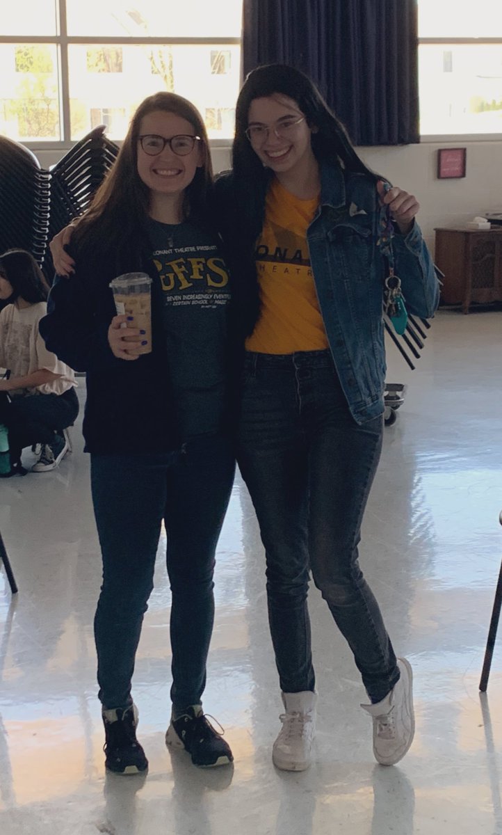 My twin is excited for Last Minute Show tonight! Come see what sort of shenanigans she gets up to! 🎭