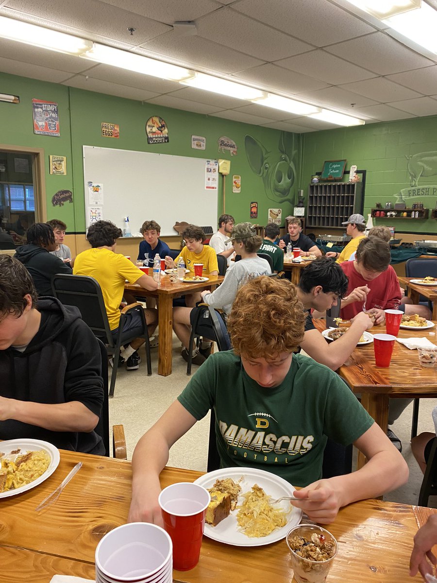 Shout out to Cheff Coffman @HornetsNestCafe for the amazing breakfast! Huge “thank you” from boys lax for taking care of us this season!