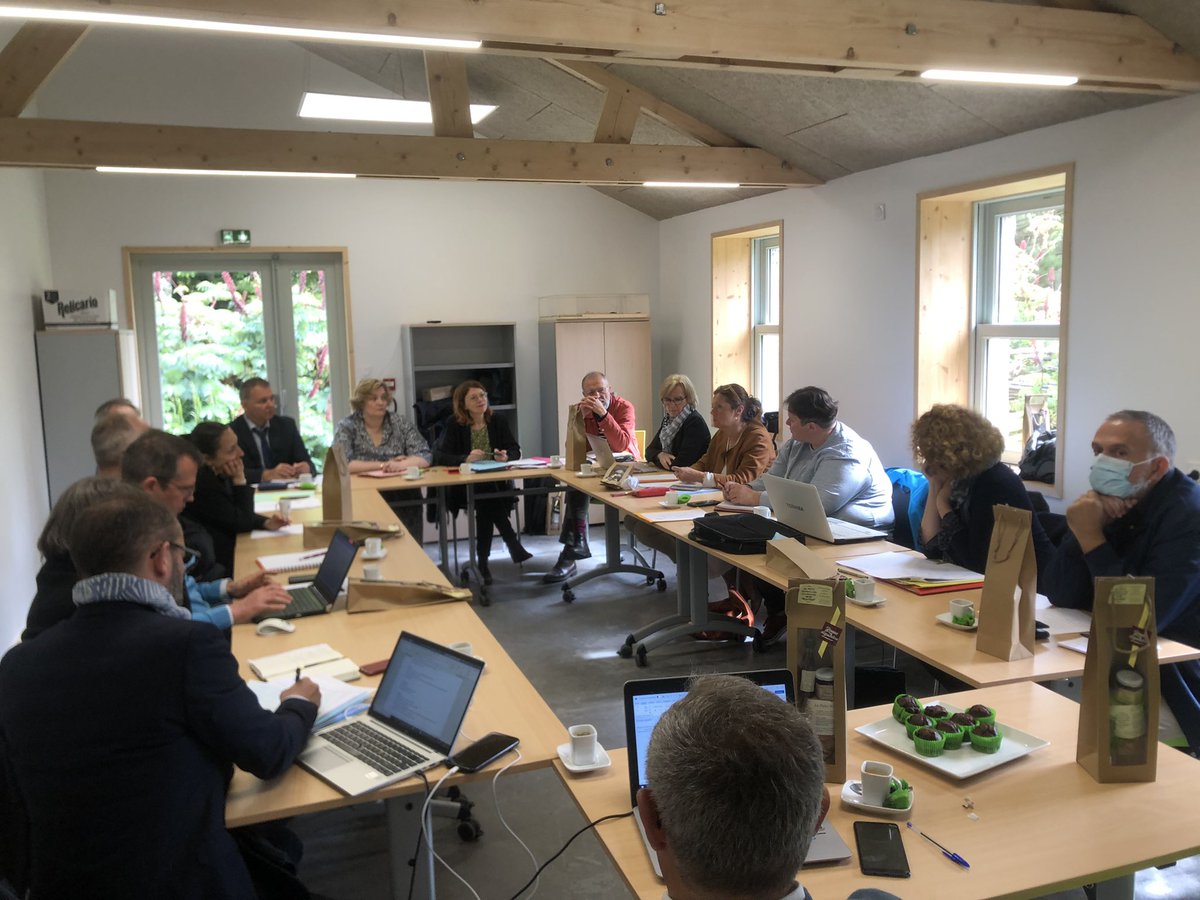 Barreau_Chrbg's tweet photo. Le @Barreau_Chrbg reçoit à l’île de Tatihou la conférence régionale des bâtonniers normands @Conf_Batonniers https://t.co/weOQbFVlAa