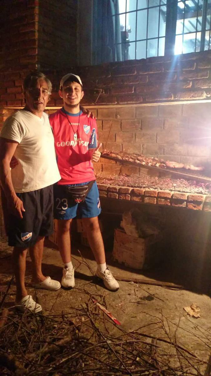maikel19801's tweet photo. Nuestro campeón de América y del mundo Waldemar Victorino NECESITA TRABAJAR, si es en el ámbito del fútbol mejor, pero necesita trabajar cuánto antes mejor.
Él no tiene redes sociales así que cualquier cosa me escriben por privado.
Se agradece cualquier ayuda y difusión.
RT https://t.co/HuANbCuoc6