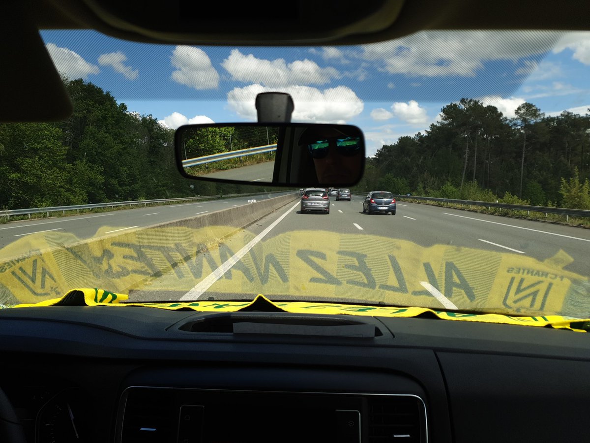 evollant's tweet photo. #OnEstNantes en route pour un match de fou, ambiance euphorique et une coupe 🏆 https://t.co/ijHscwW9Gr