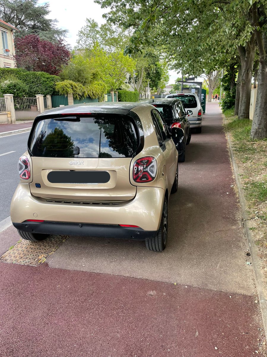 mildis's tweet photo. Et surtout les cyclistes de @VilledeChatou, pensez bien à être courtois, à respecter les piétons et le code de la route. @GCUMchatou @EricDumoulin78 https://t.co/jm0VuiXHnz