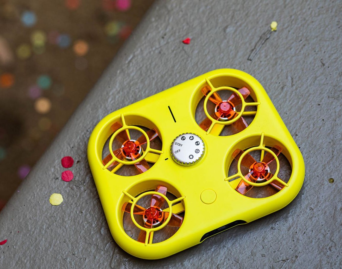 Tech_Clipper's tweet photo. Snapβs new flying camera, the $230 Pixy drone, went on sale last week, the earliest buyers were told theyβd have to wait three months to actually get the gadget. We're wondering why the wait time is long
#snapchat #pixy #drones #tech #technews #JDSquad https://t.co/uvADkIGm04