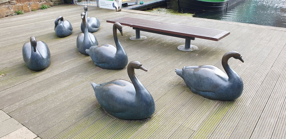 gordonricketts's tweet photo. The things you see while walking around Edinburgh #EdinburghQuay https://t.co/7C82gAyZz9