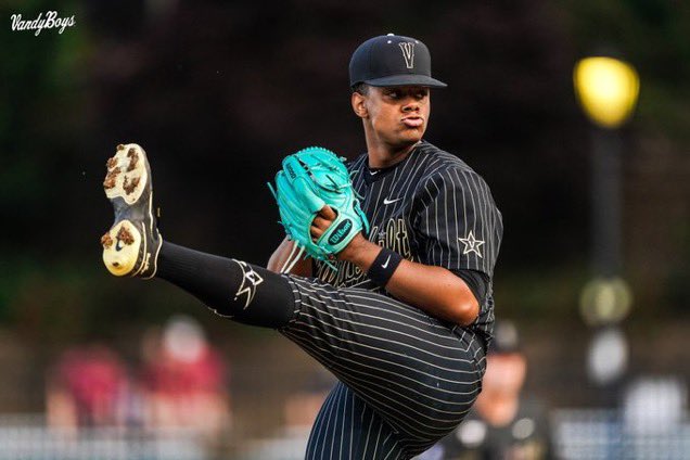 LittleLadyish's tweet photo. My favorite glove in college baseball! Oh, and I kind of have a thing for the kid, too! @Chrisxavier40 🖤 https://t.co/WYif2vsLqG