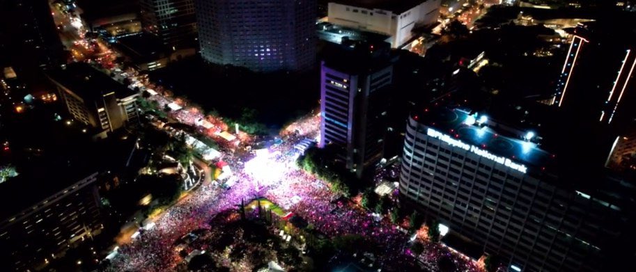 DickGordonDG's tweet photo. KAYO ANG PAG-ASA. Ang bayanihan. Truth shall prevail! At sa lahat ng tataya sa akin, ang panalo nyo ay nasa TAPAT kong paglilingkod. Ipanalo natin to!
#ipasoksidick
#31wowdickgordon2022
#MakatiIsPink
#PilipinasIsPink
#Ipana70Na10ParaSaLahat https://t.co/F4NaJ7Daov