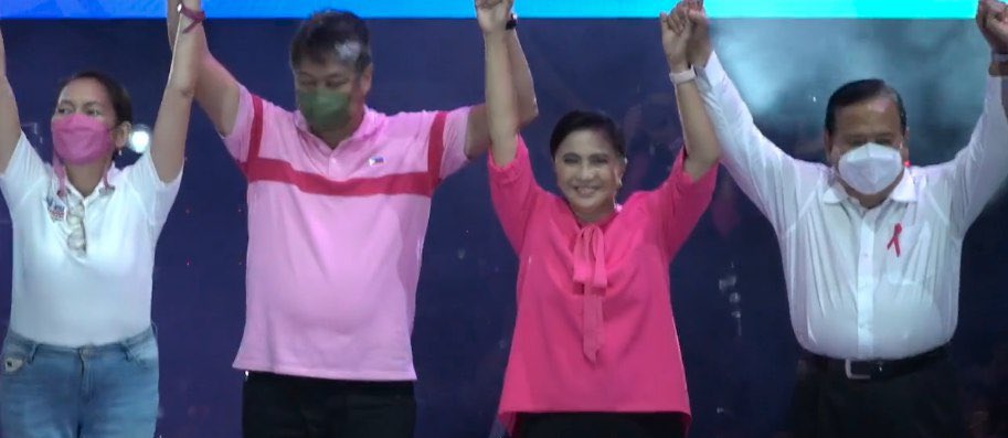 DickGordonDG's tweet photo. KAYO ANG PAG-ASA. Ang bayanihan. Truth shall prevail! At sa lahat ng tataya sa akin, ang panalo nyo ay nasa TAPAT kong paglilingkod. Ipanalo natin to!
#ipasoksidick
#31wowdickgordon2022
#MakatiIsPink
#PilipinasIsPink
#Ipana70Na10ParaSaLahat https://t.co/F4NaJ7Daov
