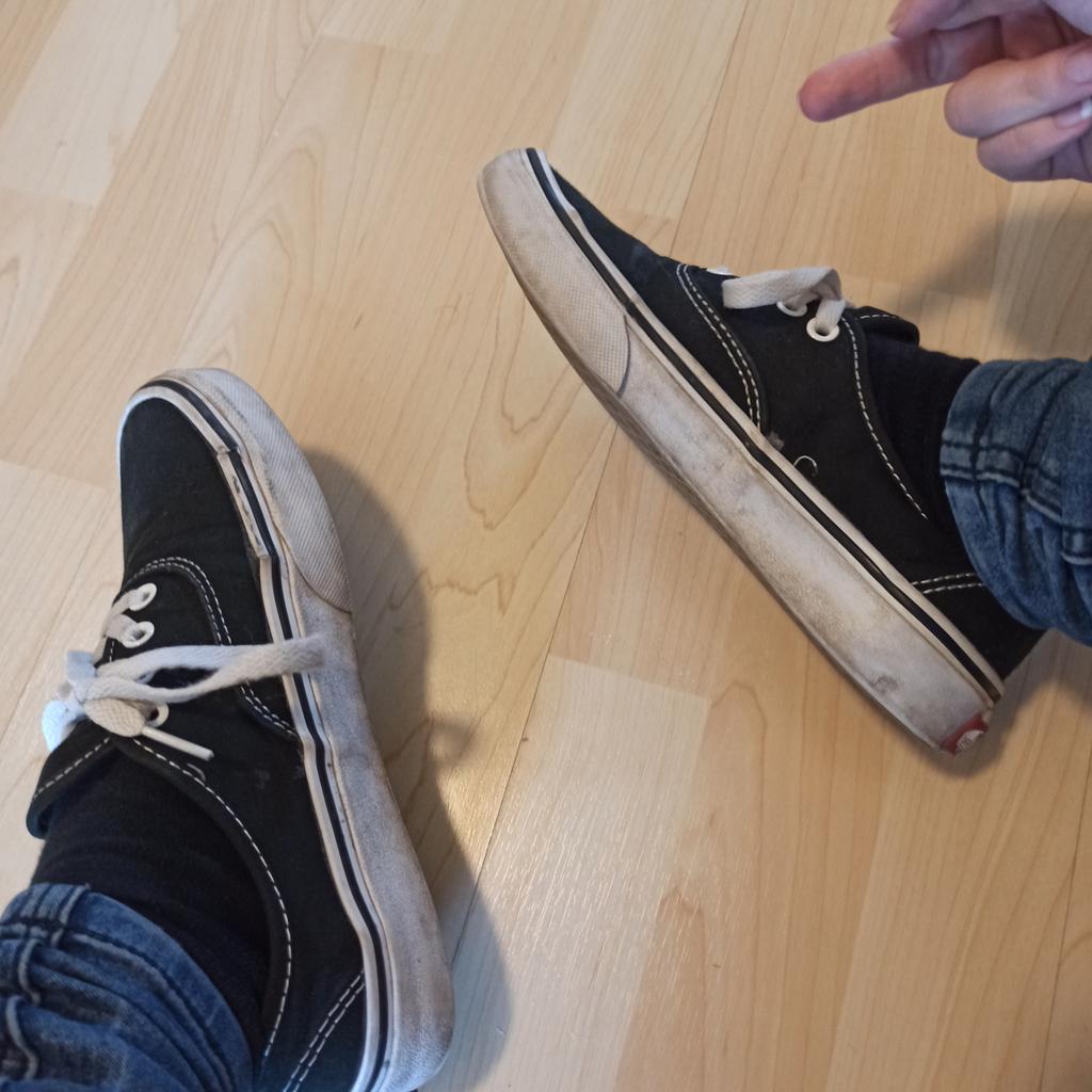 That_ThiccChicc's tweet photo. Ganz schön dreckig. Und kaputt dazu. Bin heute abend erst wieder zuhause, bis dahin will ich die 💸 haben! Amazongutschein oder PayPal! #nsfw #nsfwtwt #shoes #schuhe #findom #fusssklave #zahlsau #zahlschwein

- fusssklave - zahlsau - findom - zahlschwein - fetisch - füße https://t.co/FEPJzNcxvG