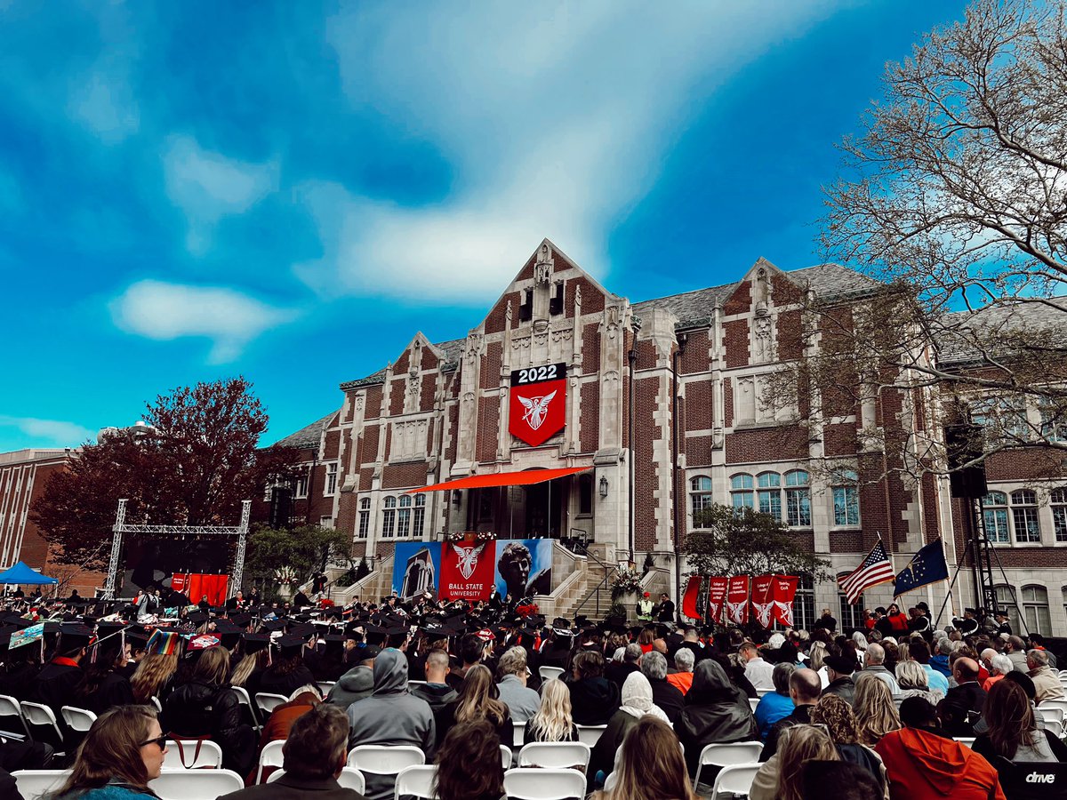 The sun is shining on you, class of 2022 ☀️ #WeFly