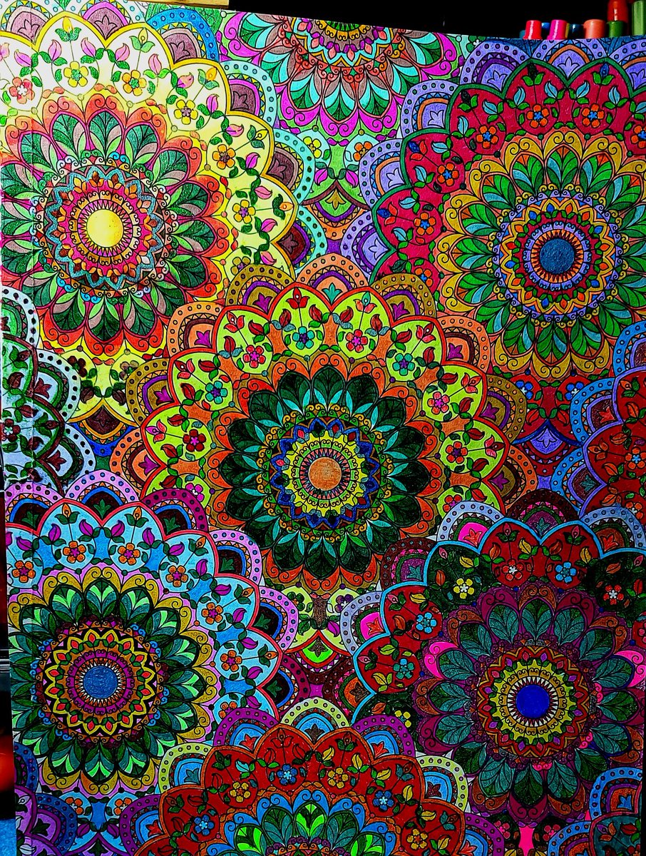 MeditateWithLov's tweet photo. More is always better 
#AdultColoringWithMGJ
#sellingcontent #HobbiesWasted #WhatDoYouDoInYourSpareTime #GeliNk #AlcoholMarkers #ColorArt https://t.co/AR3mTVPG6L