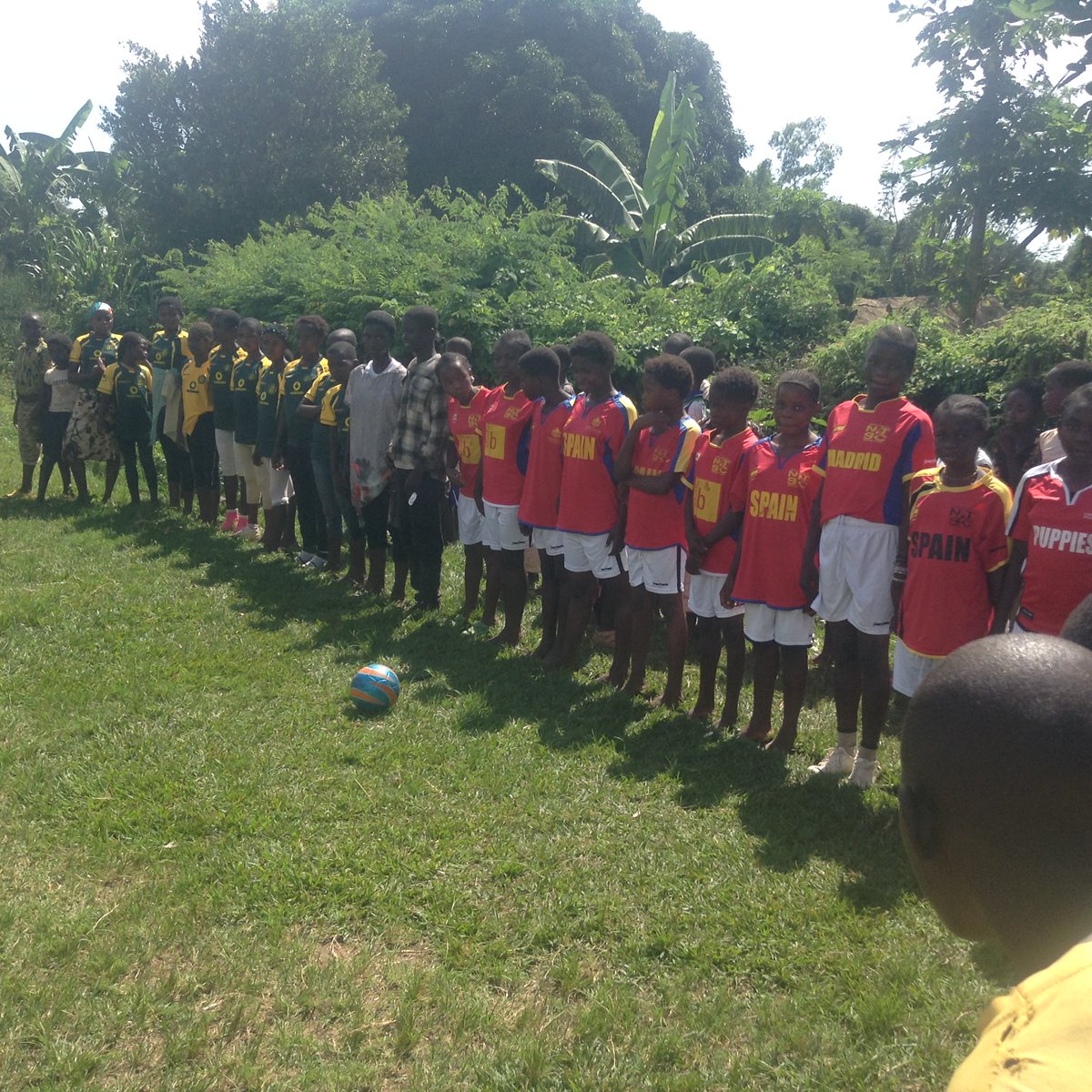 Alors que les conflits armés ne cessent de prendre leur grandes allures ,l'#éducation #sociale et #financière devraient s'apprendre partout et pour tous pour un #monde aux vraies #valeurs #humaines