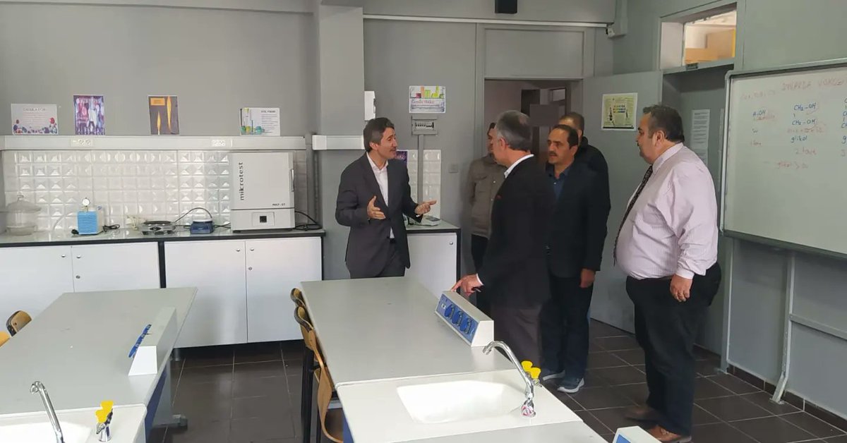 halilakkanatcpl's tweet photo. İl Milli Eğitim Müdürümüz Sayın Levent YAZICI ile ilçe Müdürümüz SayınNecati YENER okulumuza  ziyarette bulundular.Okulumuzda yapılan çalışmalardan dolayı memnuniyetini dile getiren müdürlerimize ziyaretlerinden dolayı teşekkür ederiz
@istanbulilmem
@memleventyazici
@esenyurtmem https://t.co/C7Qws1E3Oo