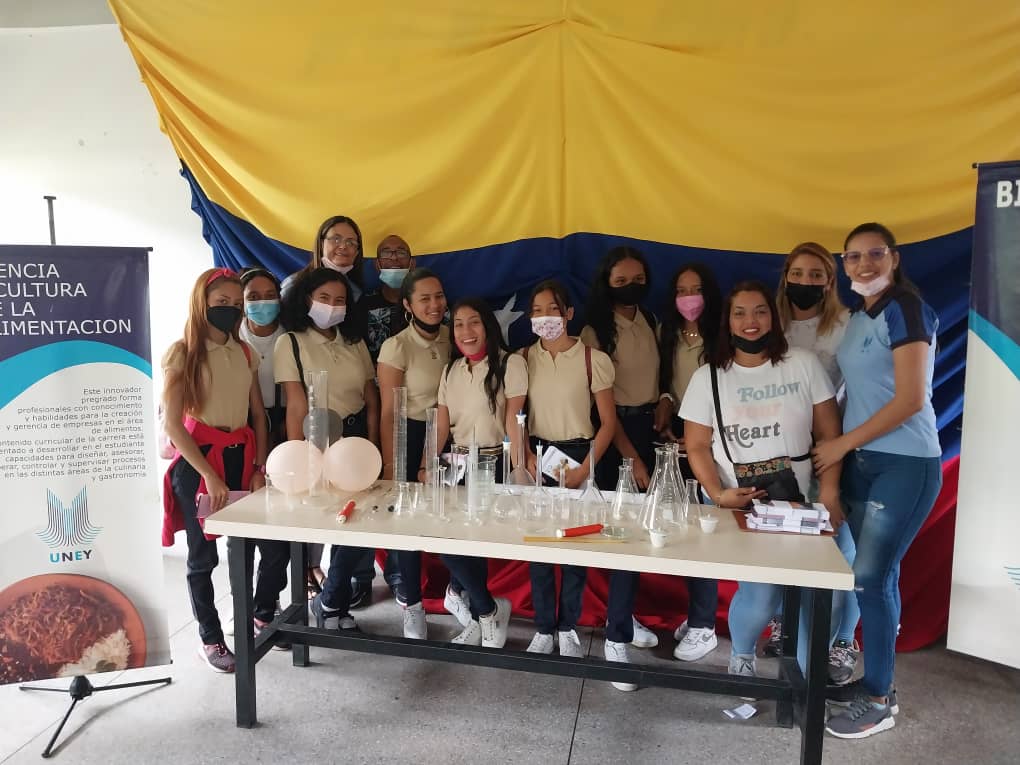 MedozaWullian's tweet photo. Docentes de la @uney_oficial del espacio @ccauney promueven de manera ardua nuestras ofertas académicas con especial atención a las ciencias alimentarias. Acciones en el marco del #SNI2022. Adelante! @NicolasMaduro @TibisayLucena8 @JLEONYARA @aryelisyl @Cesarchirinosya @JLEONYARA https://t.co/3emaFgceXu
