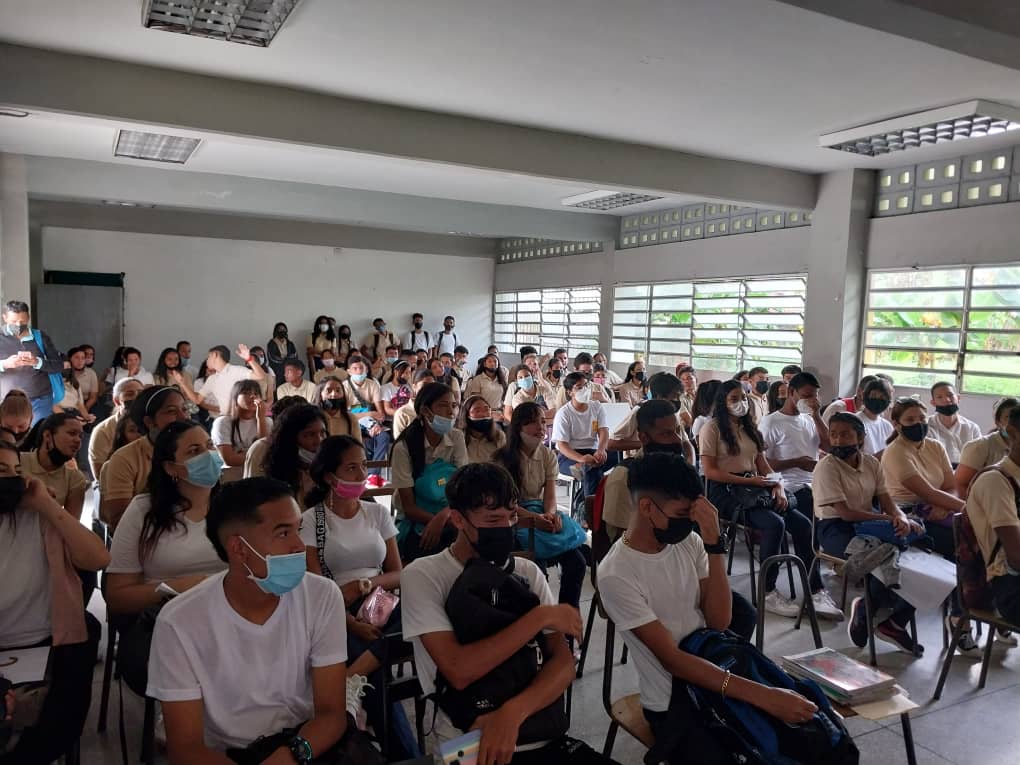 Docentes de la <a href="/uney_oficial/">UNEY</a> del espacio <a href="/ccauney/">Alimentación Uney</a> promueven de manera ardua nuestras ofertas académicas con especial atención a las ciencias alimentarias. Acciones en el marco del #SNI2022. Adelante! <a href="/NicolasMaduro/">Nicolás Maduro</a> @TibisayLucena8 <a href="/JLEONYARA/">JULIO LEÓN</a> <a href="/aryelisyl/">@ry€l¡$</a> <a href="/Cesarchirinosya/">César Chirinos</a> <a href="/JLEONYARA/">JULIO LEÓN</a>