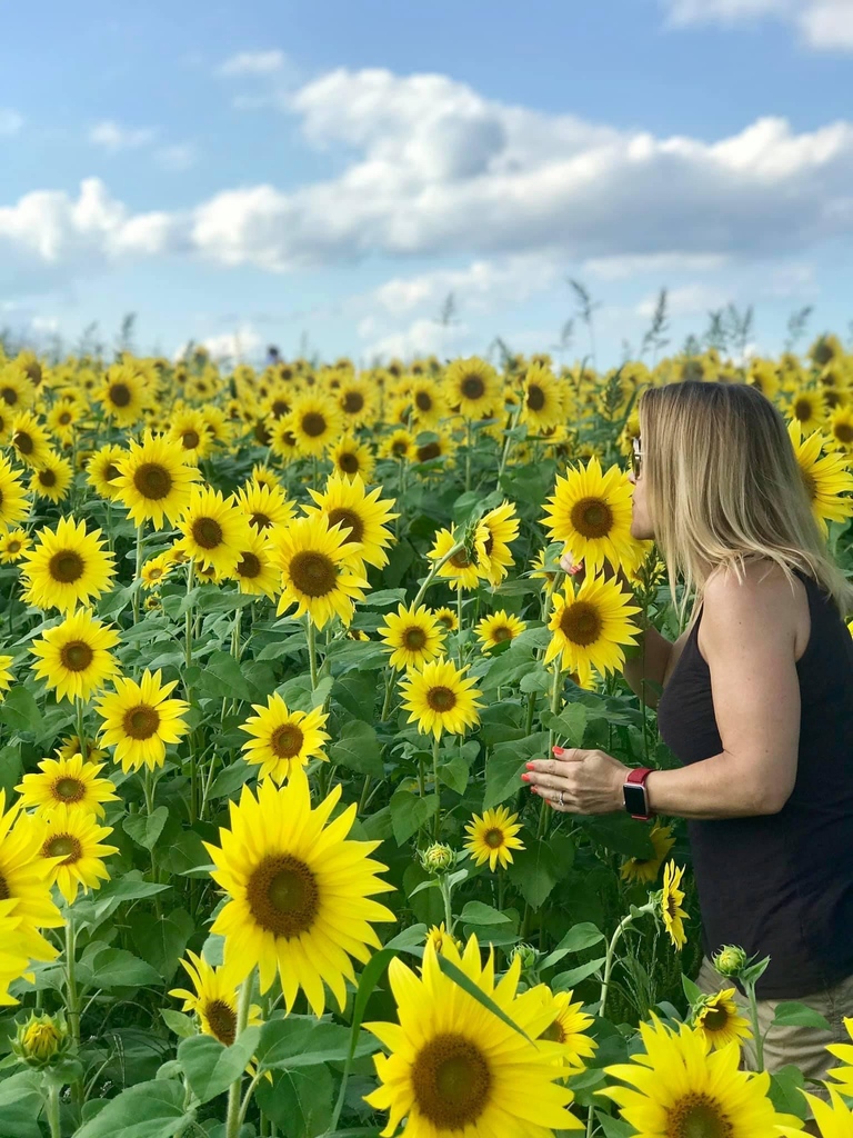 ovviawellness's tweet photo. Don't forget to stop and smell the flowers!
#selfcare #selflove #flowers #sunflowers #feelgood #weekendvibes https://t.co/5qp5ggphmI