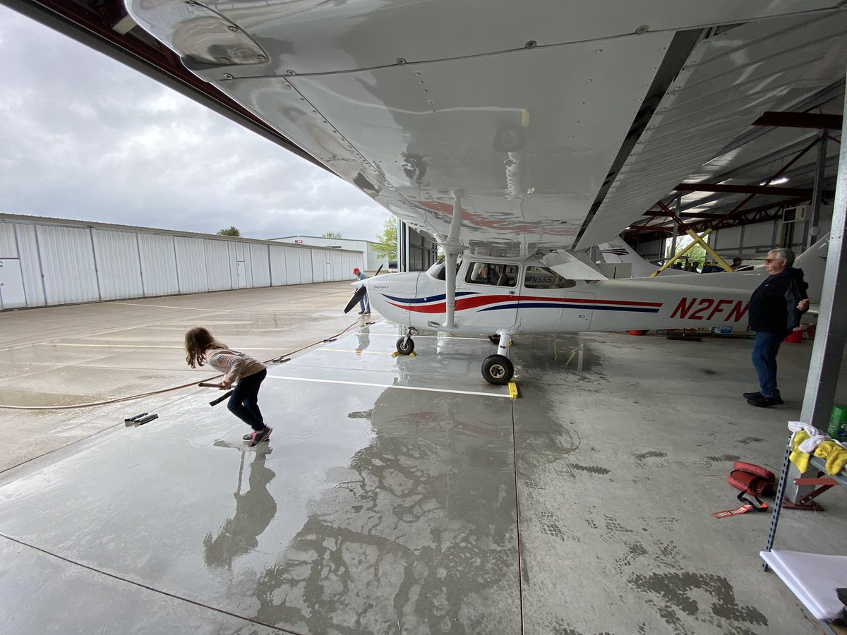 JBalloonist's tweet photo. Spring wash and wax at the club #aviation #flyga https://t.co/3XF4ik4xJi