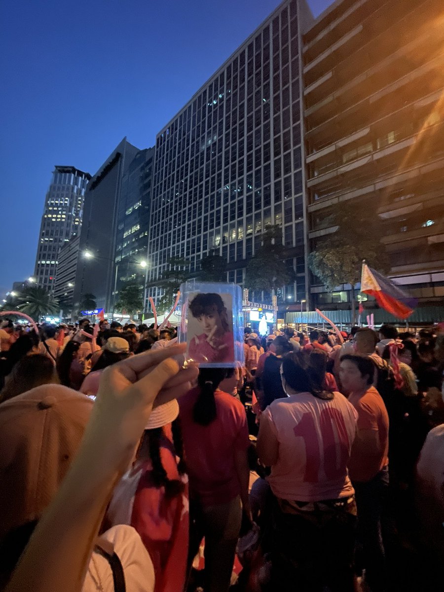 kth1rene's tweet photo. mga tumakas for leni-kiko
with mark laban leni lee 💗

#OnePinkMarch #MakatiIsPink #ipana7ona10toparasalahat #LeniKiko2022 https://t.co/PlUjxniGZc