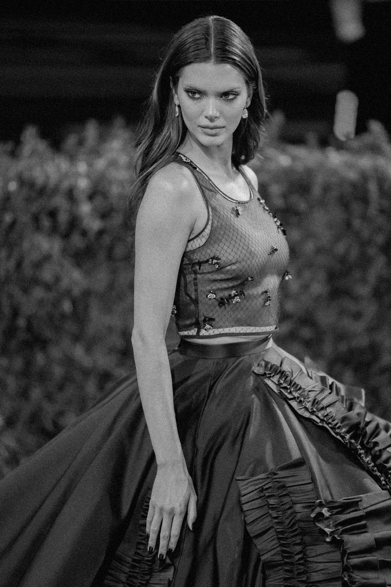 empirekendalI's tweet photo. 🖤 dream girl https://t.co/ZGoy4pzaX7