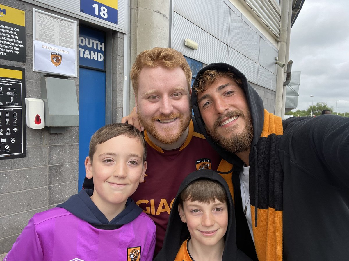 These people from survivor are crazy! This guy was a legend 😂😂  #hcafc