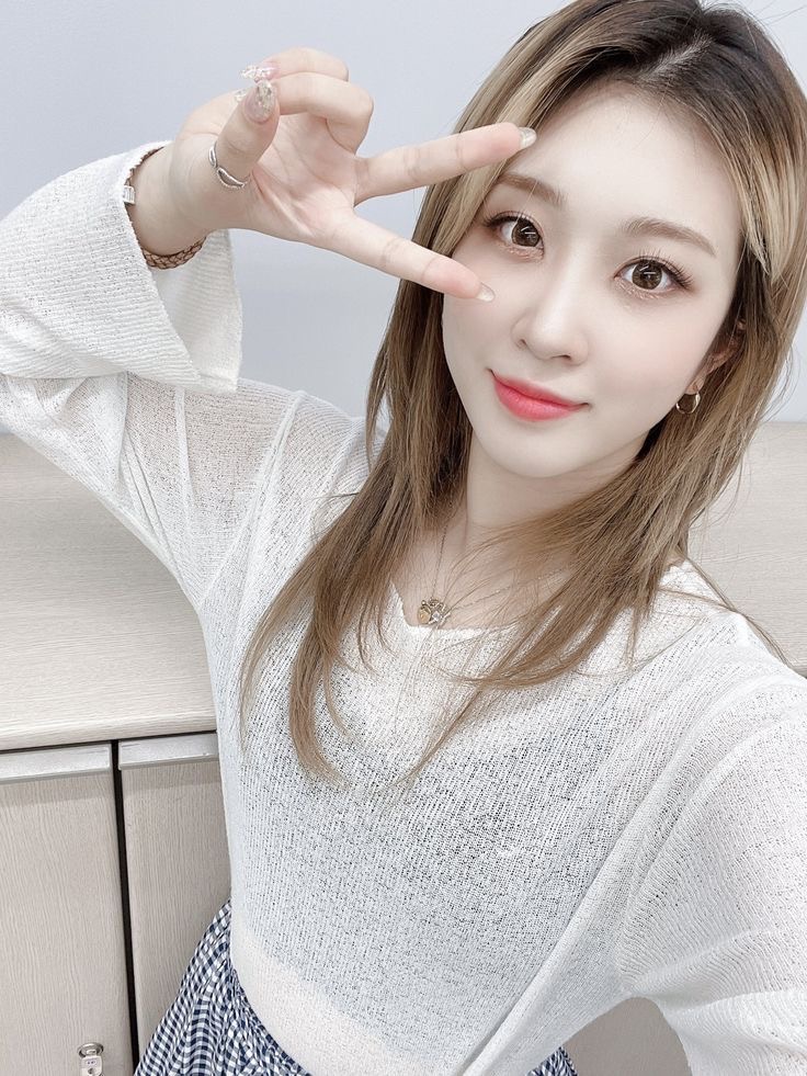 3YEHOURLY's tweet photo. #3YE #써드아이 • #HAEUN #하은 https://t.co/sjCoO0vzjR