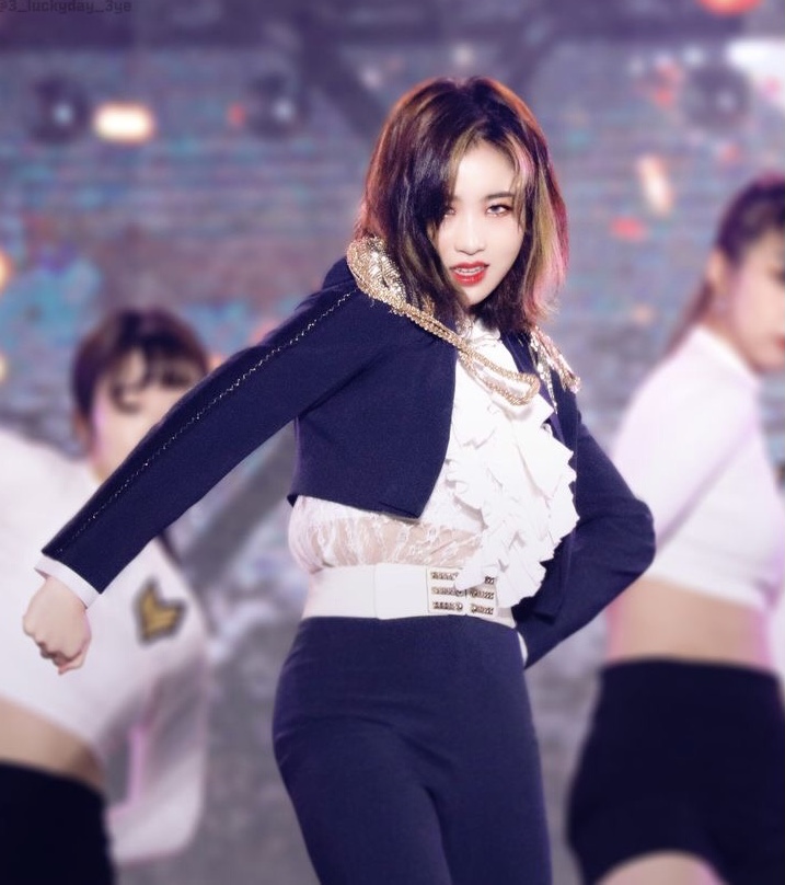 3YEHOURLY's tweet photo. #3YE #써드아이 • #YUJI #유지 https://t.co/XQkrULdPXp
