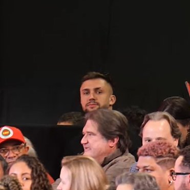 eixopolitico's tweet photo. 🇧🇷 Em meio a políticos e lideranças de movimentos sociais, Arthur Picoli, ex-BBB21, participa do evento de lançamento de candidatura do ex-presidente Lula à Presidência da República. https://t.co/tYXwHZlT0Y