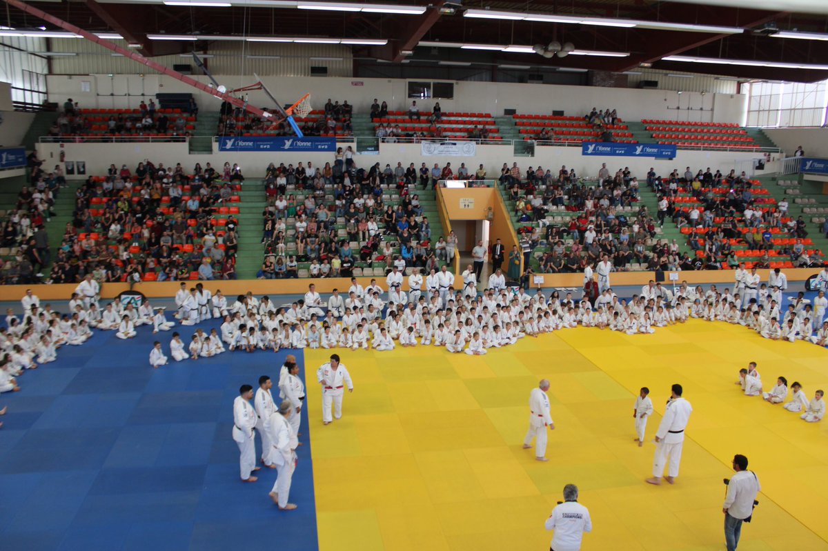 GLarrive's tweet photo. 🥋🇫🇷 Tellement fier que l’#Yonne accueille aujourd’hui à #Auxerre « l’itinéraire des champions ». Le #judo au plus haut niveau ! Avec Nassar et Hicham, on est à fond. #DirectTerrain https://t.co/blhox6NSn9