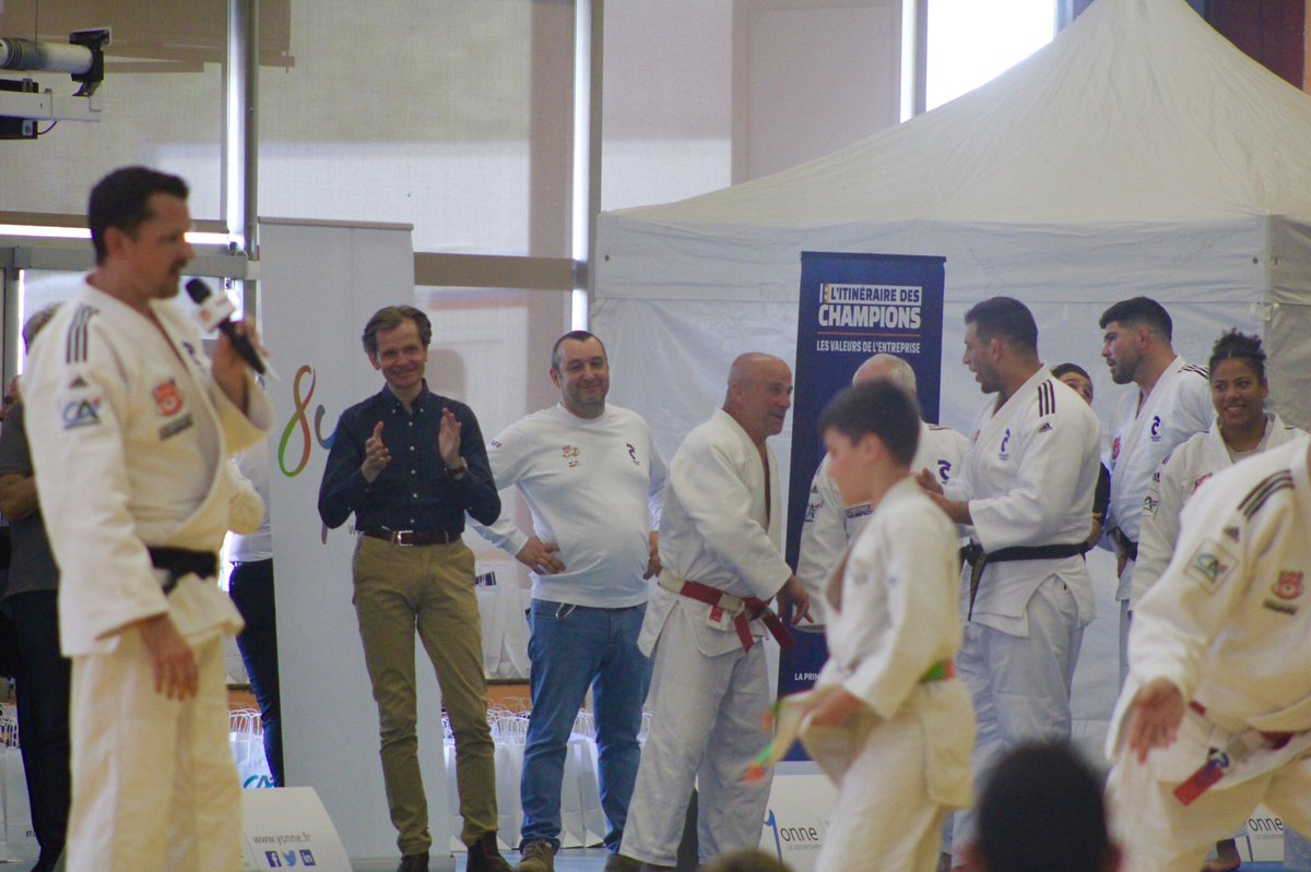 GLarrive's tweet photo. 🥋🇫🇷 Tellement fier que l’#Yonne accueille aujourd’hui à #Auxerre « l’itinéraire des champions ». Le #judo au plus haut niveau ! Avec Nassar et Hicham, on est à fond. #DirectTerrain https://t.co/blhox6NSn9