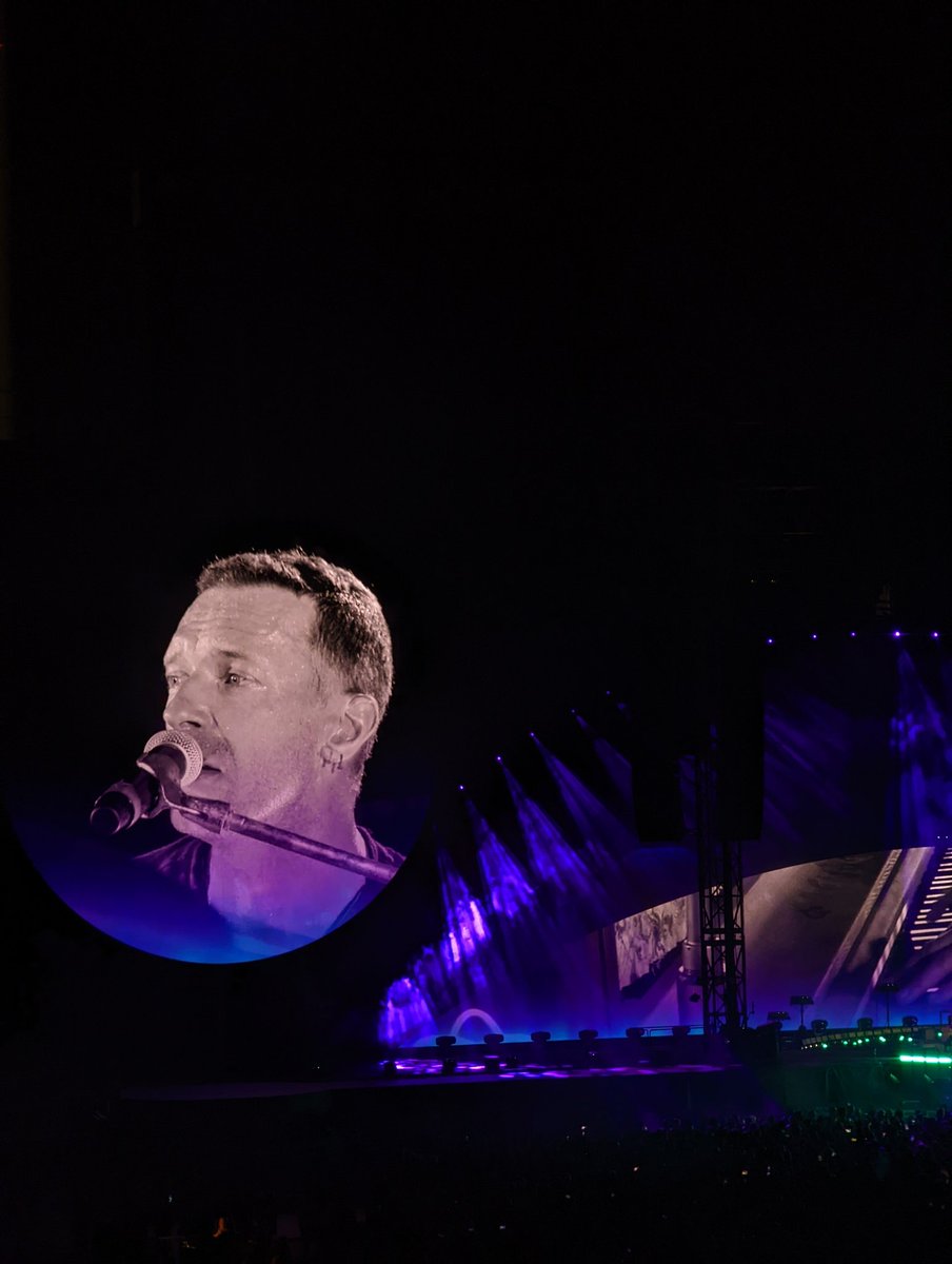 gsp_9's tweet photo. Amazing concert and incredible lights!
#ColdplayDallas https://t.co/ThW3Ir7uAS