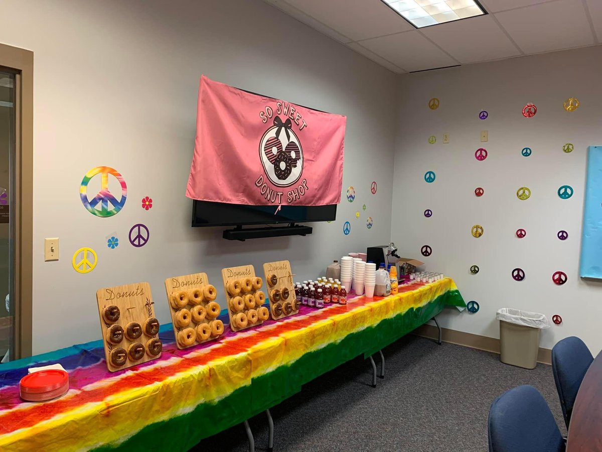 MaryBlountK5's tweet photo. Wow, what a super week! Our Bear ๐ป bellies are satisfied and our hearts are full. Thanks to our #beartastic PTO for the amazing love and support! #teacherappreciationweek2022 #bcsrocks https://t.co/a78TgQmj0y