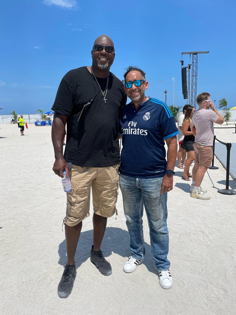 ArielMancebo's tweet photo. Glen Rice aka "El Arroz Instantรกneo" en voz de Ernesto Kranwinkel #LakerChamp https://t.co/ZrvAIfsMIH